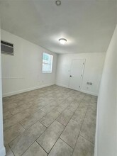 7176 SW 12th St, Unit 1 in Miami, FL - Building Photo - Building Photo