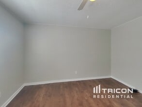 705 Crimson King Trce in Tarpon Springs, FL - Building Photo - Building Photo