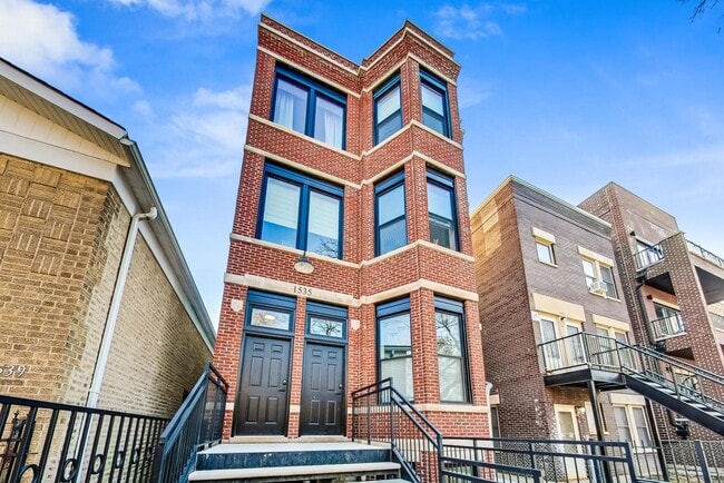 property at 1535 N Maplewood Ave