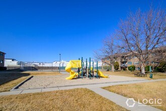 4128 S Oak Meadows Dr in Taylorsville, UT - Building Photo - Building Photo