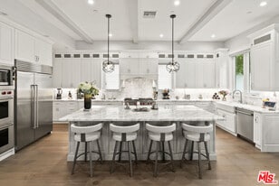 592 30th St in Manhattan Beach, CA - Building Photo