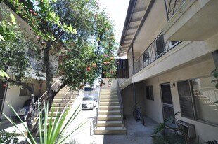 5734 Hazeltine Ave, Unit 06 in Los Angeles, CA - Building Photo