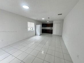 15741 NW 40th Ct in Opa Locka, FL - Building Photo - Building Photo