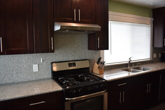 917 Grand Ave in South San Francisco, CA - Foto de edificio - Building Photo