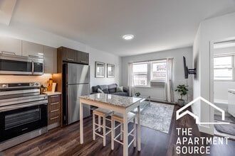 1555 W Hollywood Ave in Chicago, IL - Building Photo - Building Photo