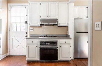 124 E 32nd St in Indianapolis, IN - Foto de edificio - Building Photo