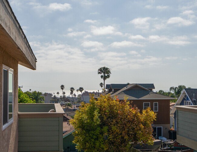 211 S Helberta Ave in Redondo Beach, CA - Building Photo - Building Photo