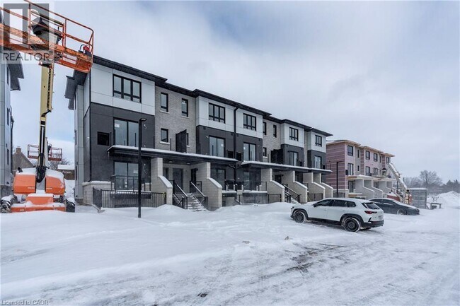 410 Northfield Dr W in Waterloo, ON - Building Photo - Building Photo