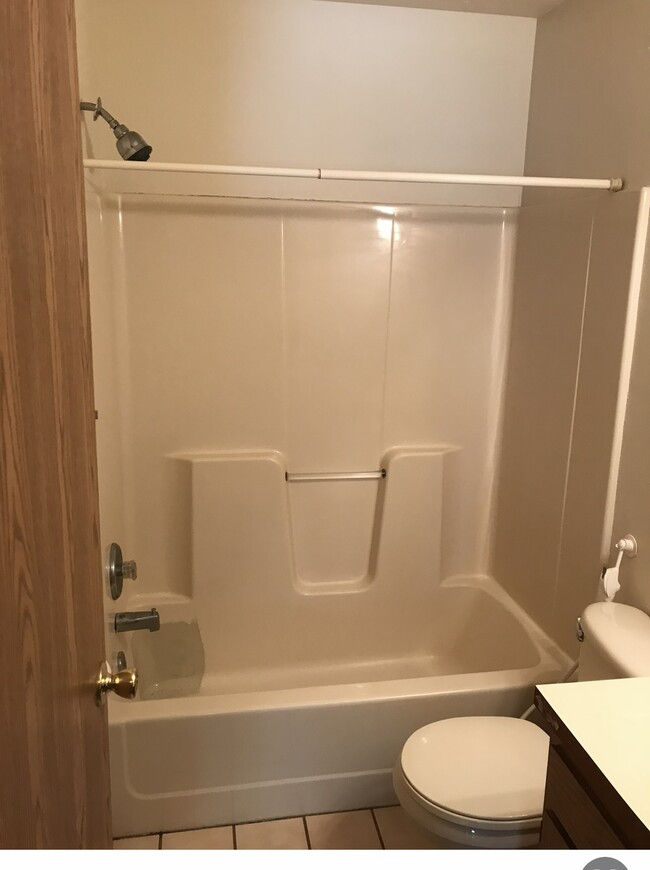 1579 Athena Dr in Kent, OH - Building Photo - Building Photo