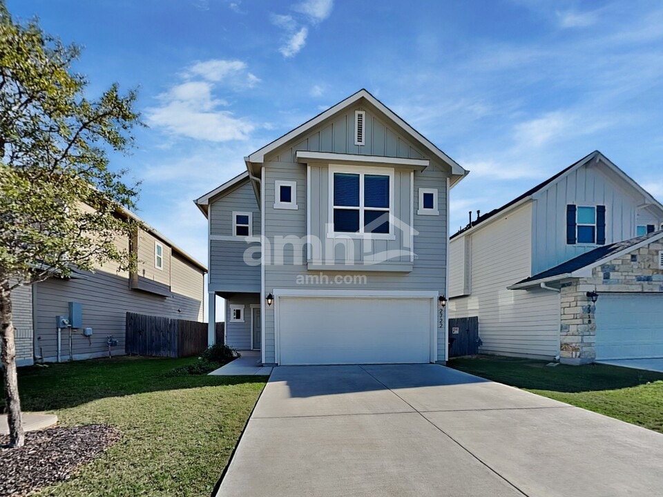 2722 Lillybrook Ln in New Braunfels, TX - Foto de edificio