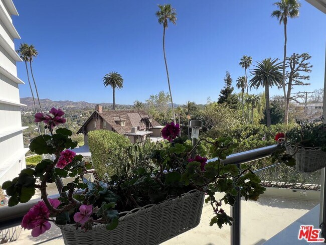 201 Ocean Ave Ext in Santa Monica, CA - Building Photo - Building Photo