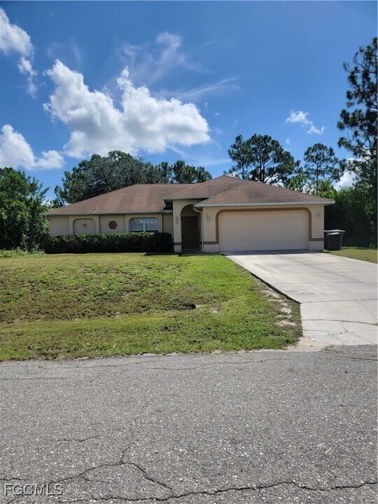 639 Wabasso Ave S in Lehigh Acres, FL - Building Photo