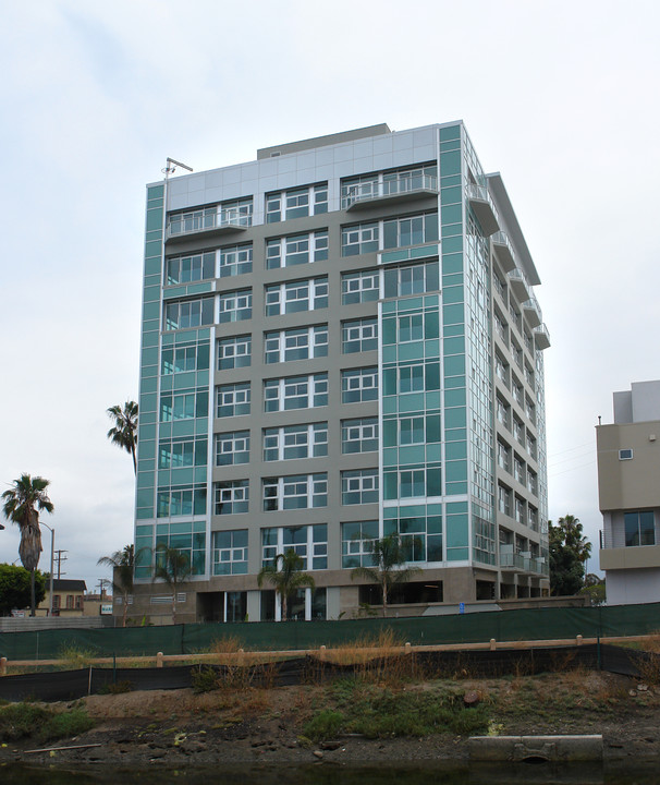 Pier Pointe Condos in Marina Del Rey, CA - Building Photo