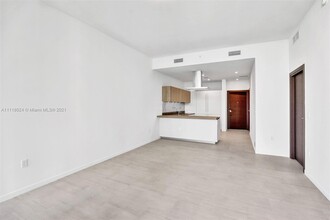 1000 Brickell Plz, Unit 04 in Miami, FL - Building Photo - Building Photo