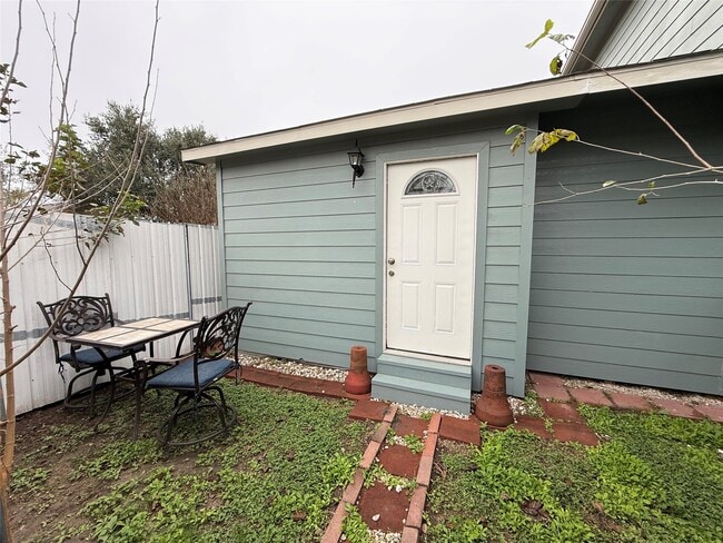 3310 Vega in Houston, TX - Building Photo - Building Photo