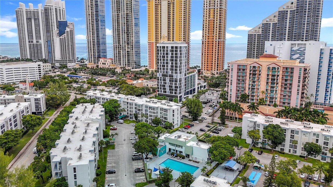 17560 Atlantic Blvd in Sunny Isles Beach, FL - Building Photo