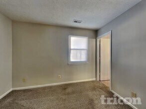 5220 Tamarisk Ct in Indianapolis, IN - Foto de edificio - Building Photo