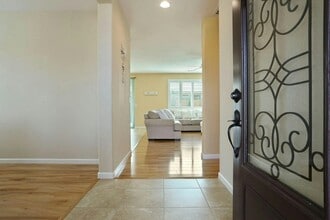 10133 Sandy Gulch Court in Stockton, CA - Building Photo - Building Photo