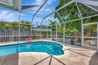 1246 Johnson St in Hollywood, FL - Building Photo - Building Photo