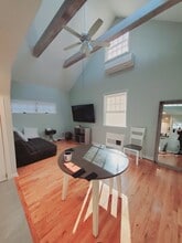 11 Oscar St, Unit 2 in Stamford, CT - Foto de edificio - Building Photo