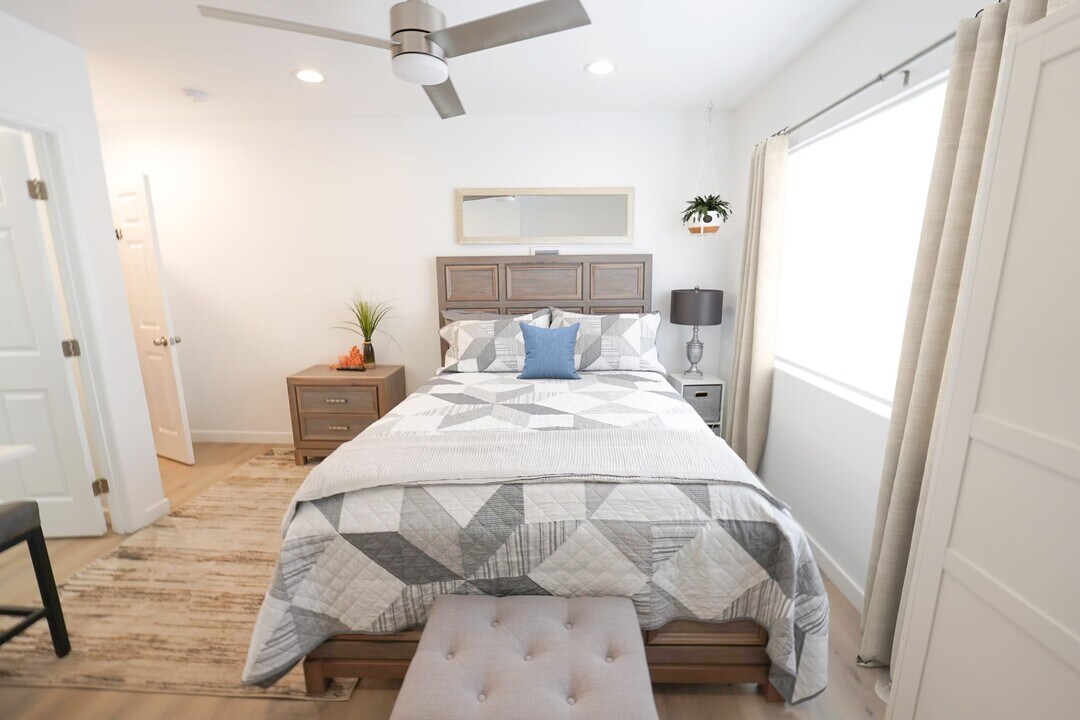 1027 Lincoln Blvd in Santa Monica, CA - Building Photo