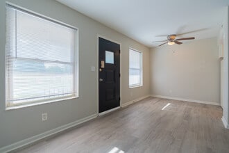 The Rockford Arms Apartment Community in Shively, KY - Foto de edificio - Interior Photo