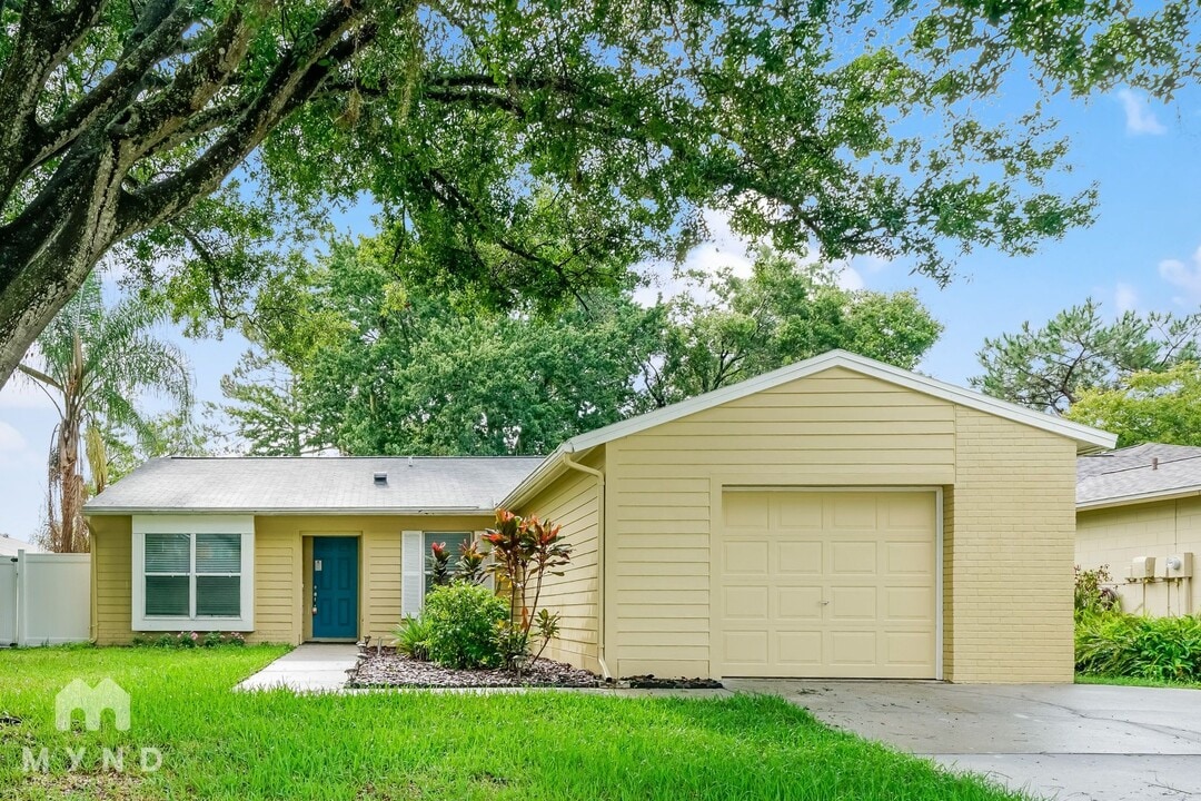 14013 Fullerton Dr in Tampa, FL - Building Photo