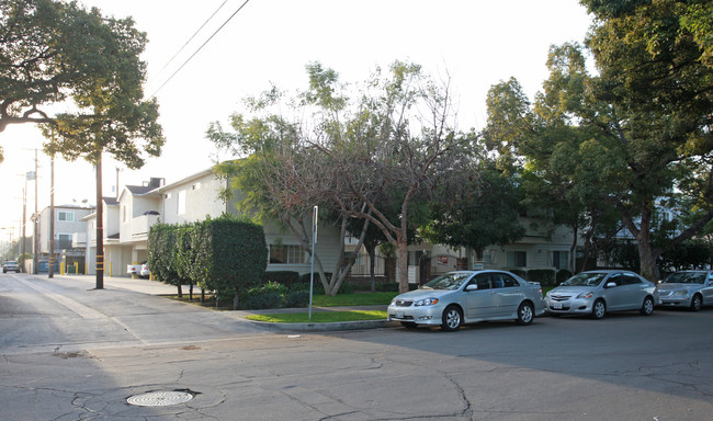 312 W Valencia Ave in Burbank, CA - Building Photo - Building Photo