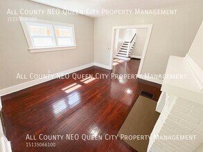 223 W Parkwood Dr in Dayton, OH - Building Photo - Building Photo