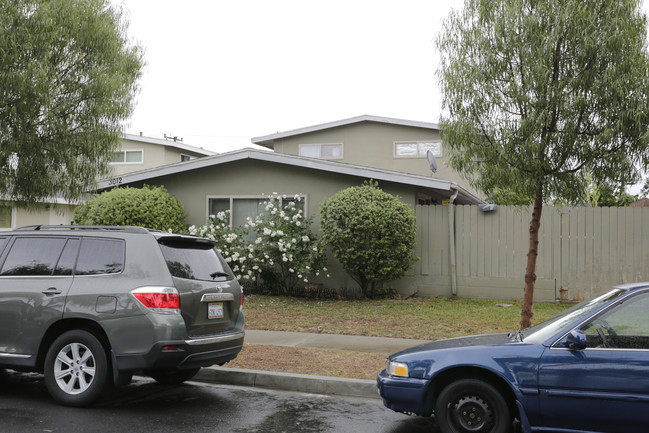 3012 Filmore Way in Costa Mesa, CA - Foto de edificio - Building Photo