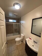 403 W 105th St in Los Angeles, CA - Foto de edificio - Building Photo