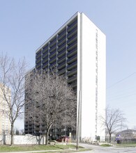 Burlington Towers in Burlington, ON - Building Photo - Building Photo