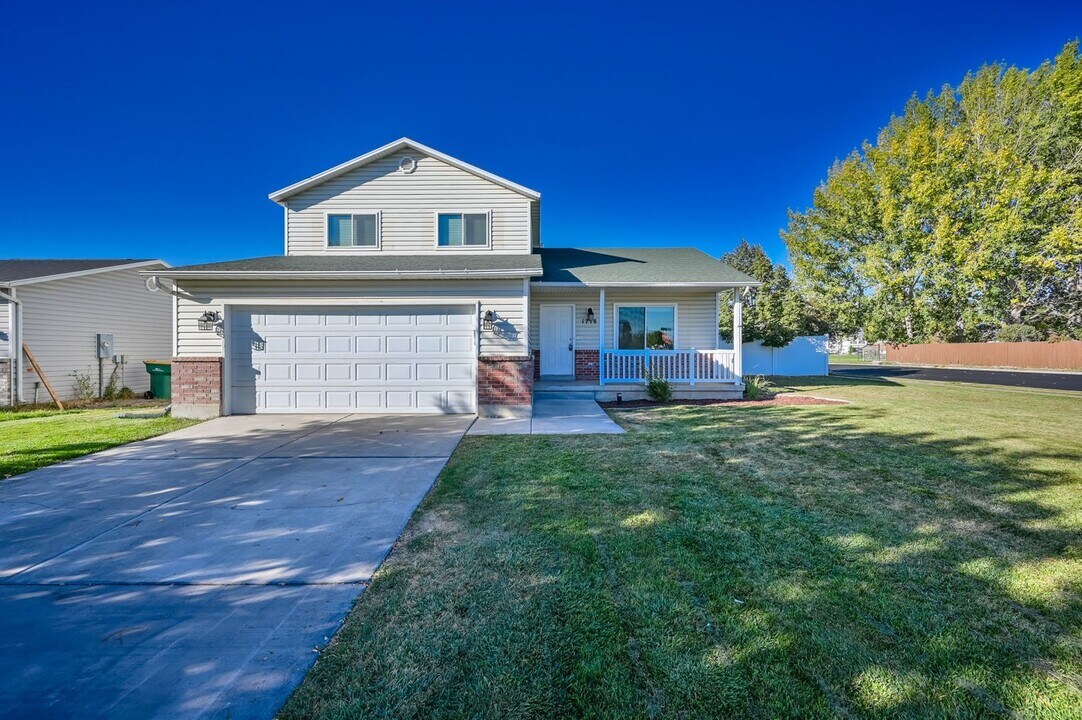 1718 W 400 S in Lehi, UT - Building Photo
