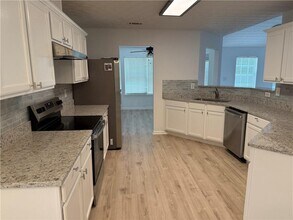 3720 Crescent Walk Ln NE in Suwanee, GA - Building Photo - Building Photo