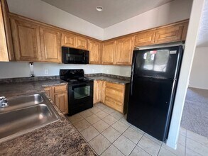 441 N 2480 W in Hurricane, UT - Foto de edificio - Building Photo