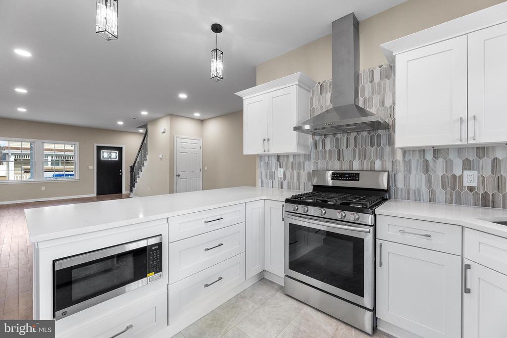 32 West St in Bordentown, NJ - Building Photo