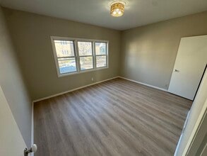 305 E Clarence St in Milwaukee, WI - Building Photo - Building Photo