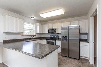523 Amber Ave in Hollister, MO - Building Photo - Building Photo