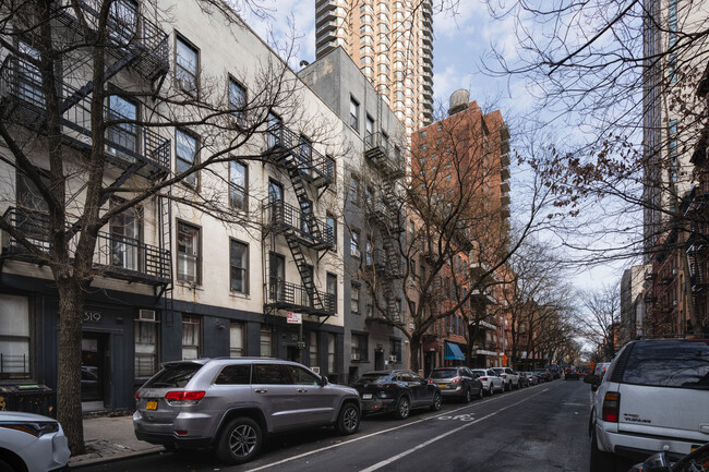 323 East 78th Street in New York, NY - Building Photo - Primary Photo