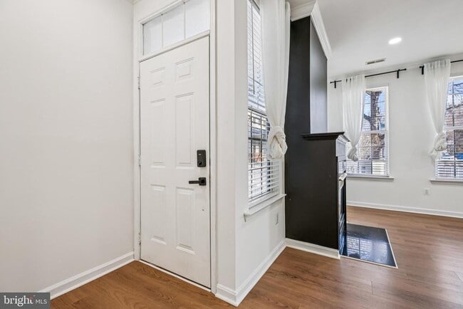 8 Crusader Ct in Germantown, MD - Building Photo - Building Photo