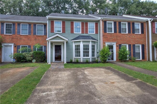 1026 Windy Oaks Ct in Smyrna, GA - Foto de edificio - Building Photo