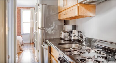 E 13TH ST., Unit 5D in New York, NY - Foto de edificio - Building Photo