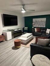 7716 77th Way in West Palm Beach, FL - Foto de edificio - Building Photo