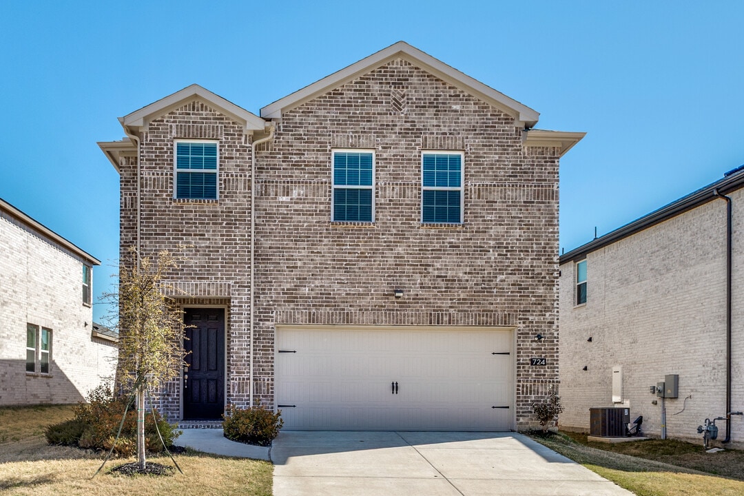 724 Amenduni Ln in Anna, TX - Building Photo