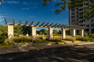 Summits on the River in Montréal, QC - Building Photo - Building Photo