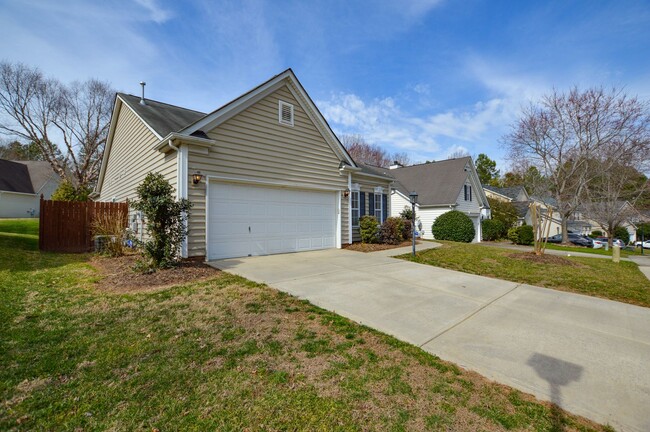 6511 Falls Lake Dr in Charlotte, NC - Building Photo - Building Photo