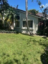 7340 Pinewalk Dr S in Margate, FL - Building Photo - Building Photo