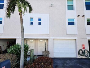 255 Capri Cir N in Treasure Island, FL - Building Photo - Building Photo