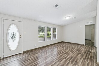 223 Ajax Dr NW in Fort Walton Beach, FL - Building Photo - Building Photo