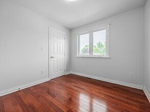 122 Maybourne Ave in Toronto, ON - Building Photo - Building Photo